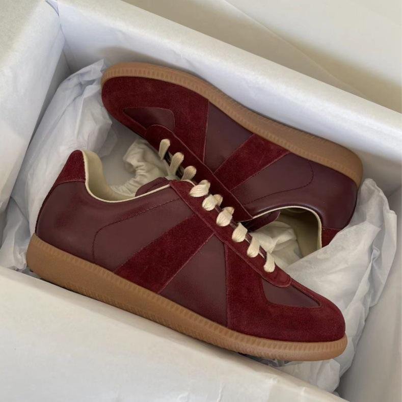 I lager: MM6 Vita Låga Träningsskor i Äkta Läder - Mångsidiga, Bekväma, Andningsbara Platta Vardagssneakers. 40 claret