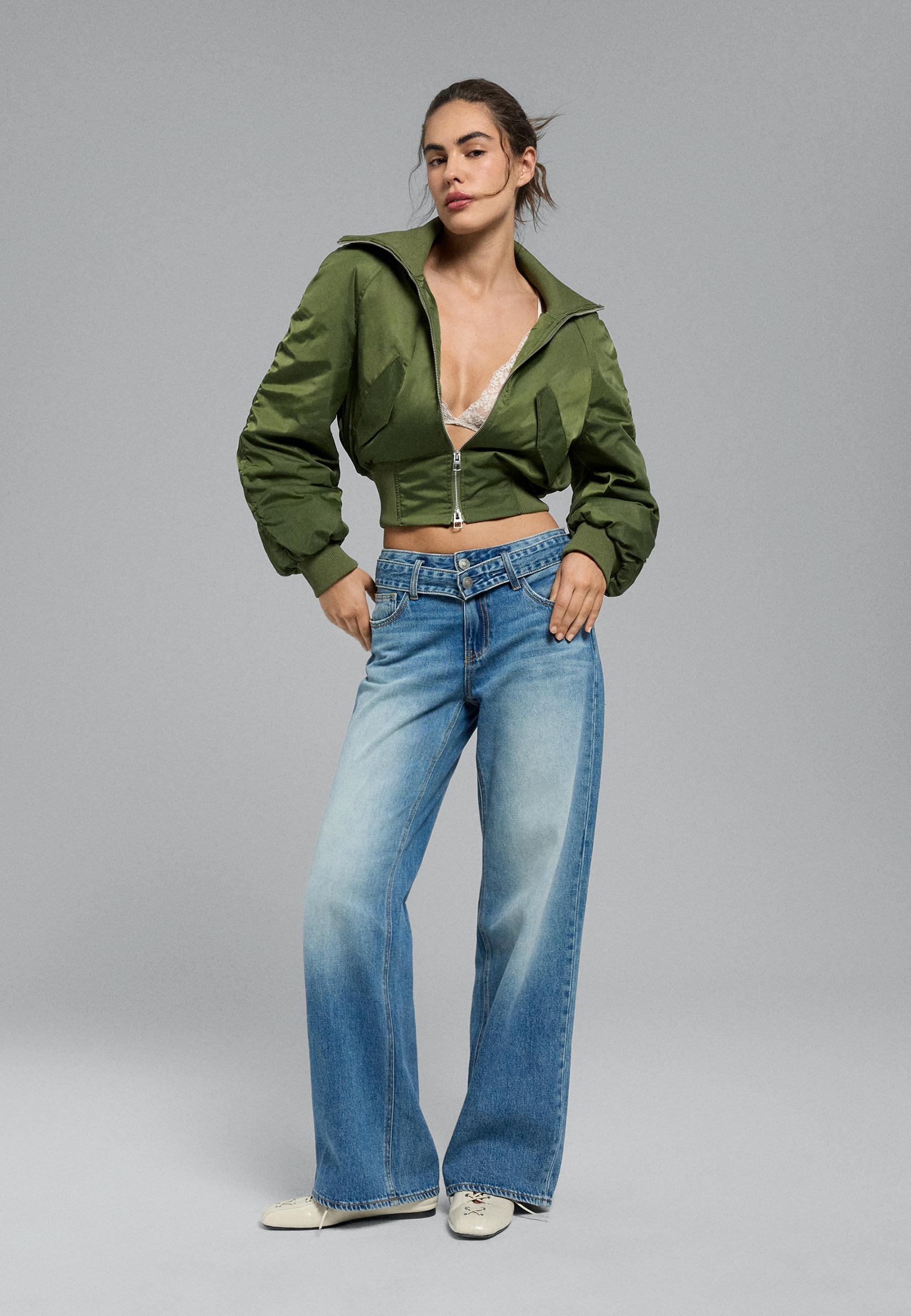 Stradivarius Jeans Med Vida Ben Och Dubbel Midja