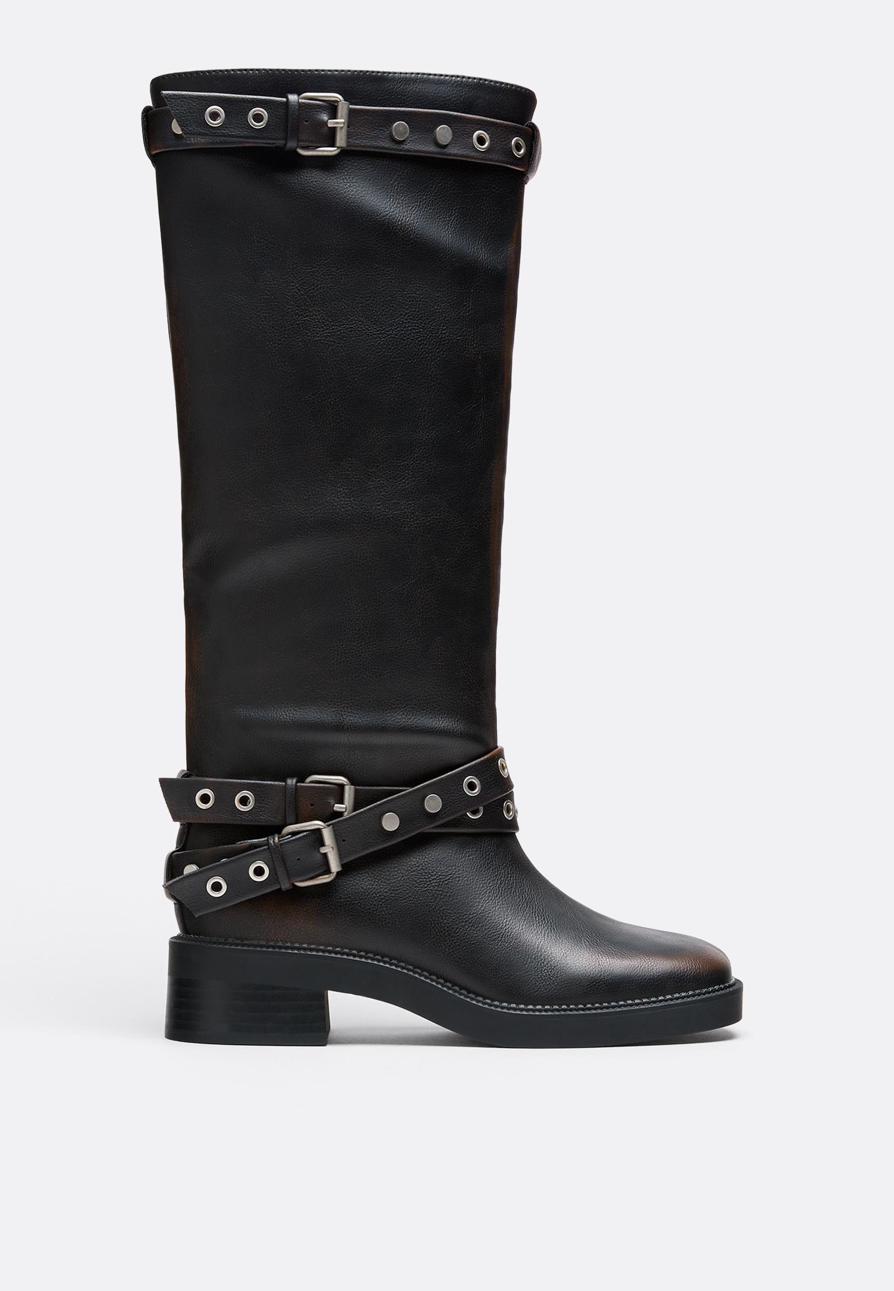 Stradivarius Platta Stövlar Med Spännen